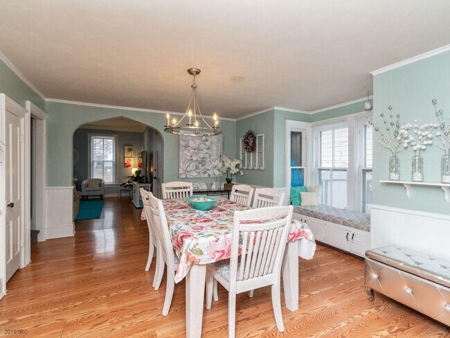 Building Photo - 5638 University Ave