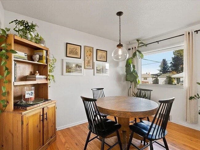 Building Photo - SPACIOUS 3BD/1BA SOUTH HILL HOME | ATTACHED GARAGE | FENCED YARD | W/D HOOKUPS | AVAIL JULY 1