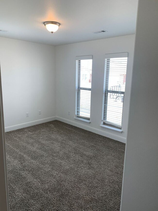 Building Photo - 2131 Tallgrass Ter