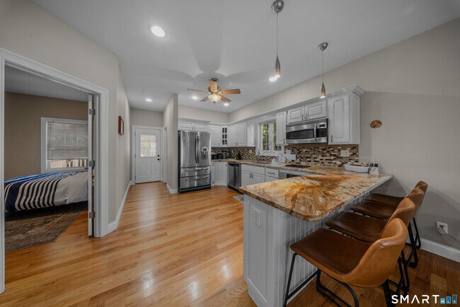 Building Photo - 60 Hawthorne St