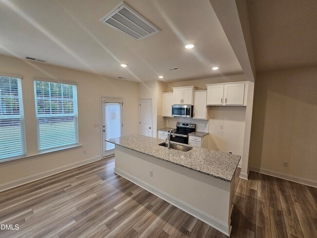 Building Photo - 48 Bloodroot St