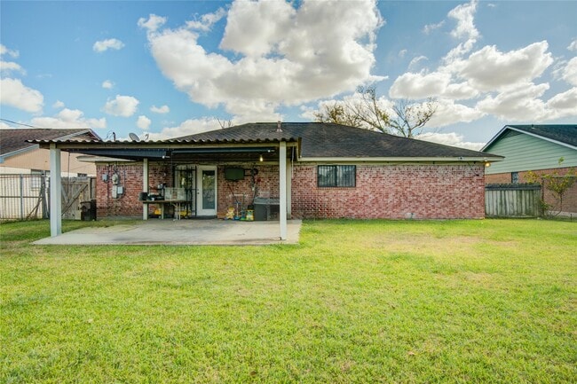Building Photo - 806 Coolwood Dr