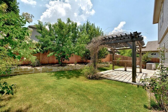 Building Photo - 421 Pentire Way