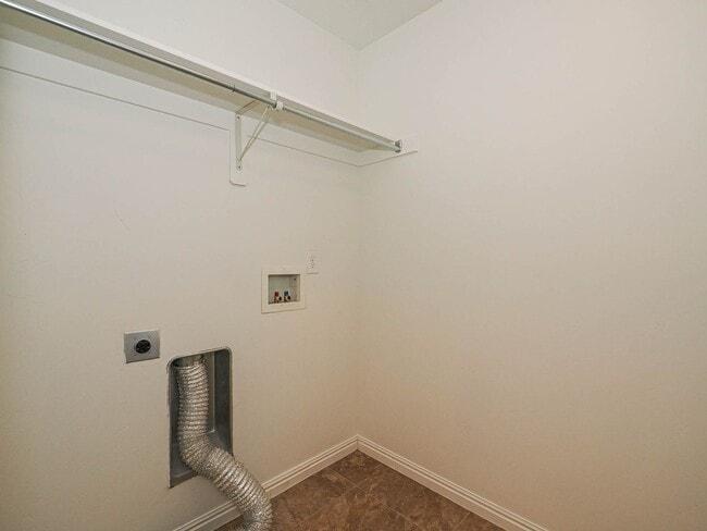 Building Photo - Beautiful 3-Bed, 2-Bath Townhome in Americ...