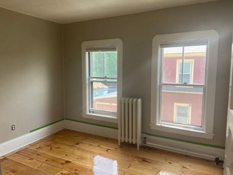 Building Photo - 27 Shaffner St