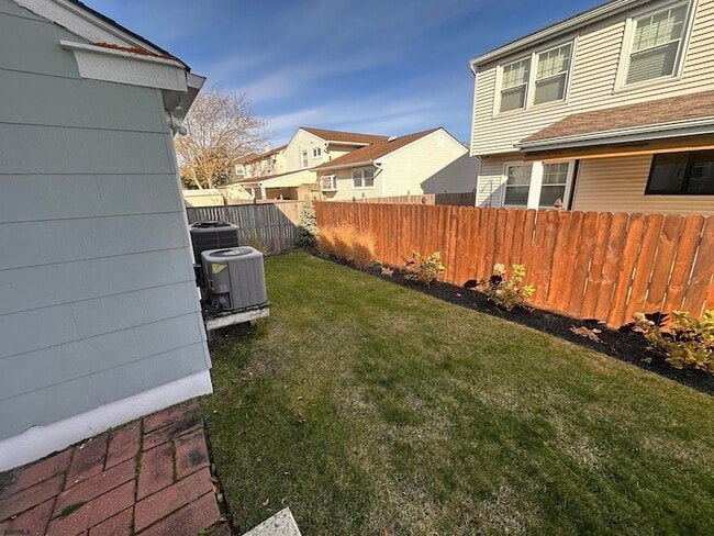 Building Photo - 611 N Delavan Ave