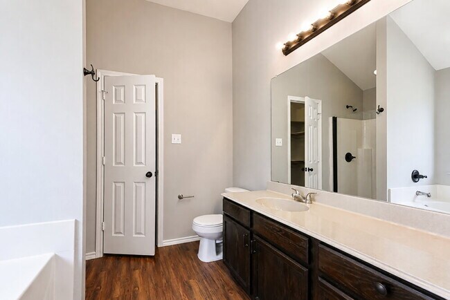 Building Photo - 1104 Monticello Dr