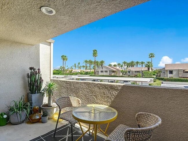 Building Photo - 222 N Calle El Segundo