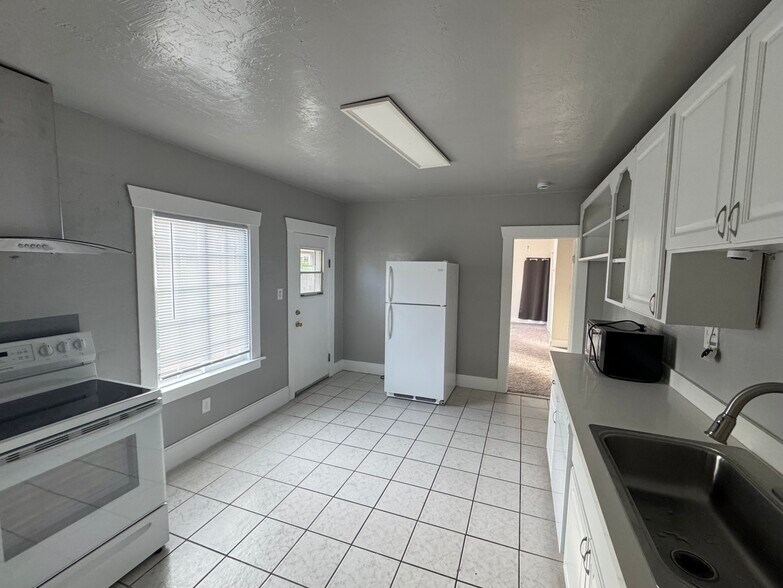 Building Photo - 2069 Harrington Ave