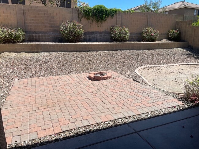 Building Photo - 4 Bedroom/2 Bath Single Level Home in Anthem! Close to freeway & TSMC Plant!
