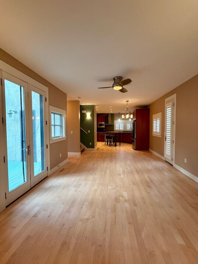 Building Photo - ABSOLUTELY BEAUTIFUL 4-Bedroom Townhome in the Highly Sought-After Prospect Neighborhood!