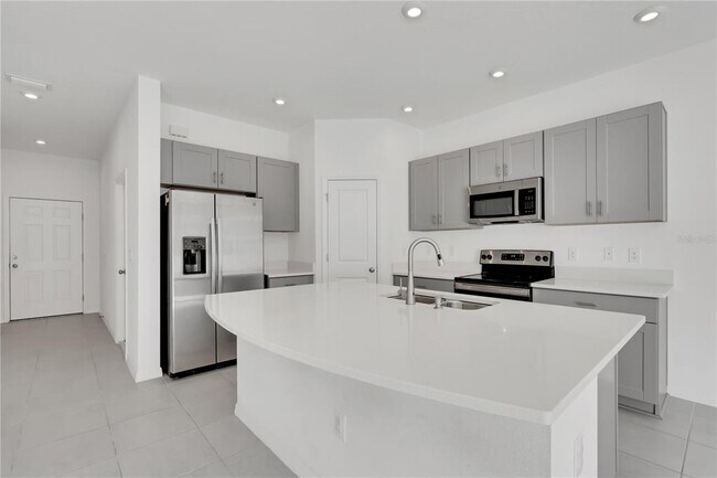 Building Photo - 6313 Willowside St