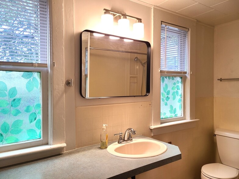 Building Photo - 5708 7th Ave S