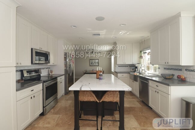 Building Photo - 4 Bedroom Home with Pool & Spa