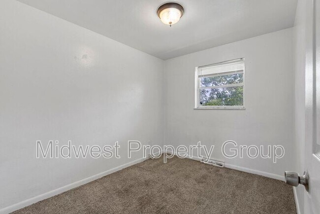 Building Photo - 4452 Eminence Blvd
