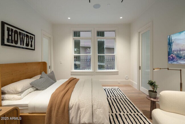 Building Photo - 50 W Palm Ln