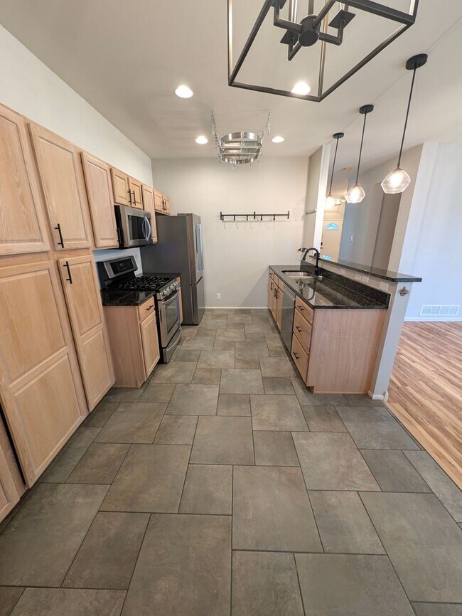 Building Photo - 908 S Mineral Dr