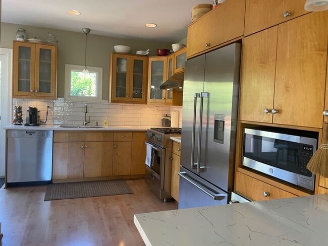 Building Photo - Immaculate and Updated Mid Century Home in Whittier Heights