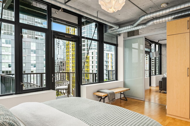 Building Photo - 2720 3rd Ave