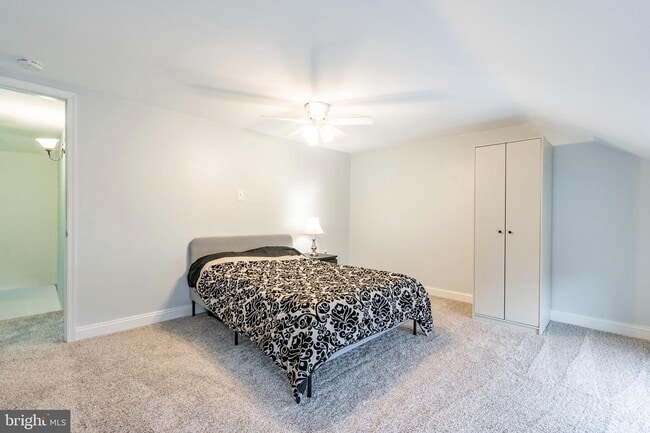 Building Photo - 225 W 6th Ave