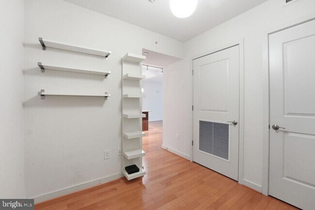 Building Photo - 1025 1st St SE