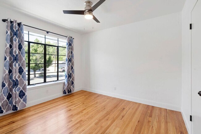 Building Photo - 640/642 West 1st Street