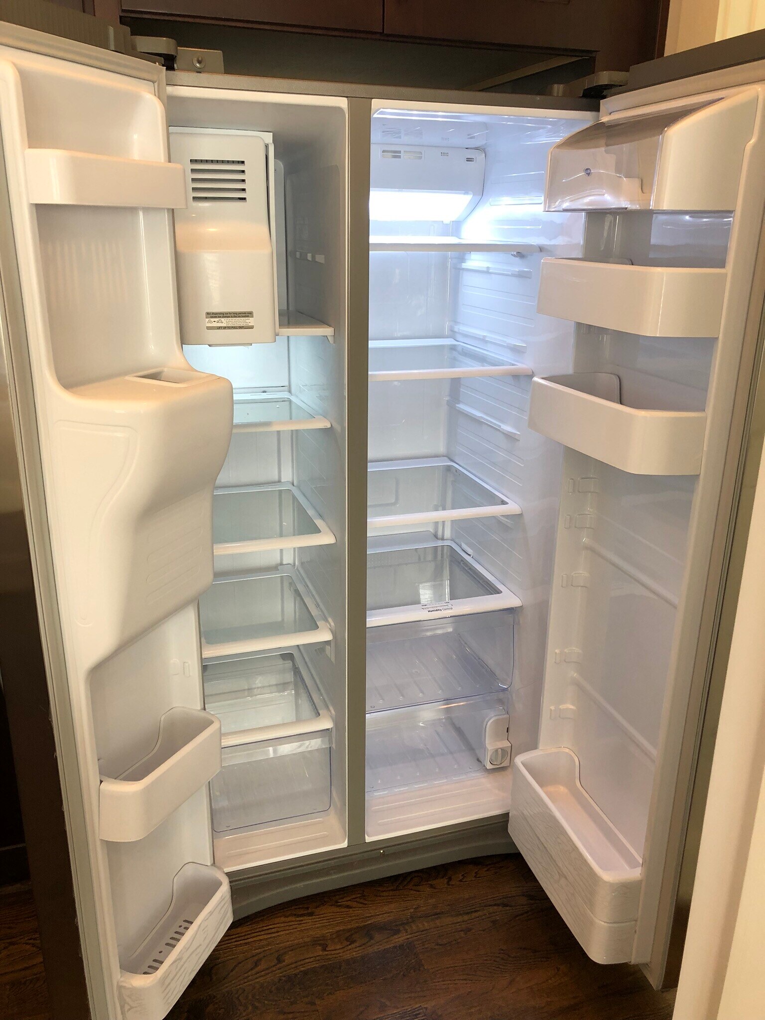 Integrated filter and ice maker - 2121 Roslyn Ave