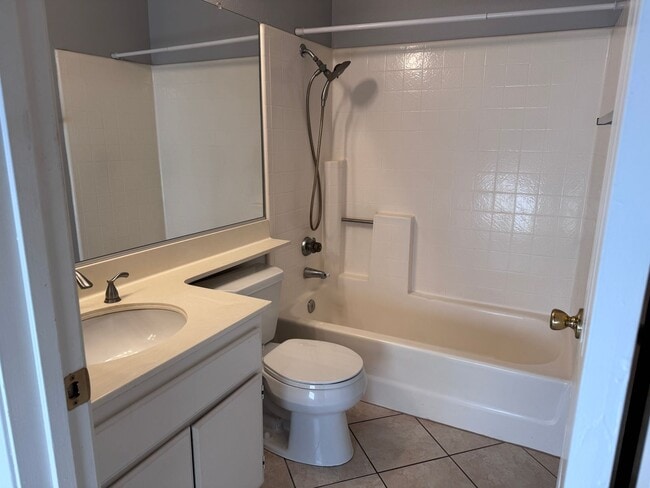 Building Photo - 2 Bedroom 2.5 Bath in the Beautiful City of Corona (New Carpet stairs and 2nd level)