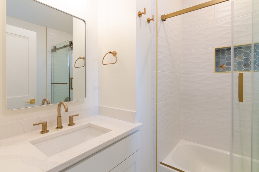 Building Photo - 6547 26th Ave NW