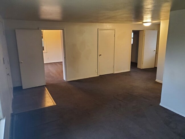 Building Photo - 2 Bedroom/ 1 Bathroom West Central Spokane...