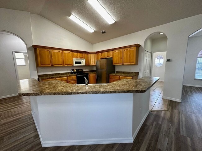 Building Photo - *Move In Ready* Bright & Spacious 3BR/2BA Home with Open Layout & Huge Backyard in Orlando