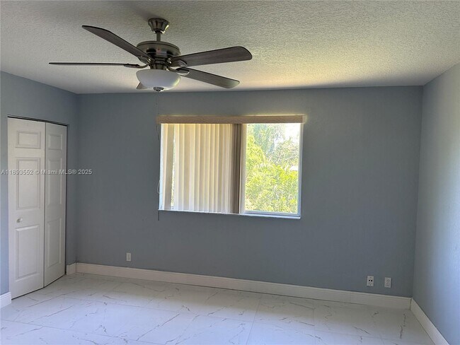 Building Photo - 7653 Tamarac Island Cir