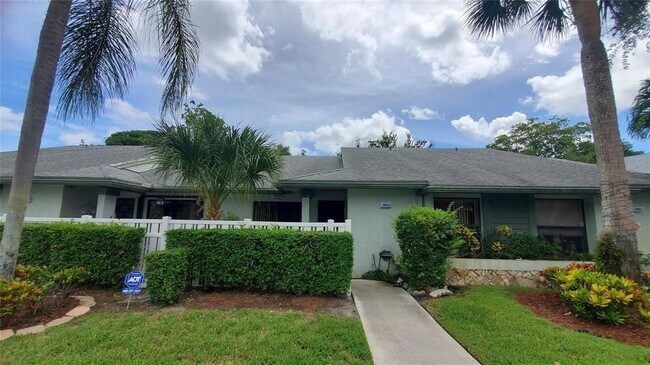 Building Photo - 3853 Carambola Cir N