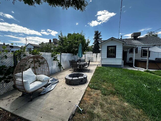 Building Photo - Charming 3-Bed Retreat with Finished Basem...