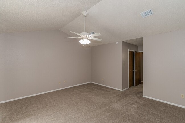 Building Photo - 6638 Lexington Dr