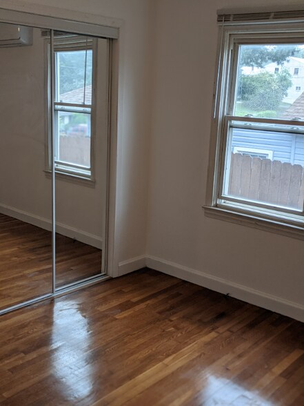 Building Photo - 1001 E Main St