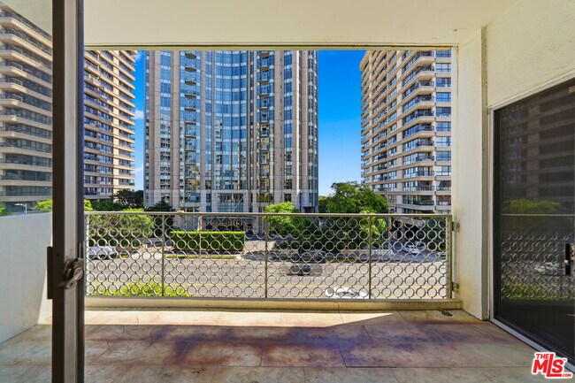 Building Photo - 10787 Wilshire Blvd