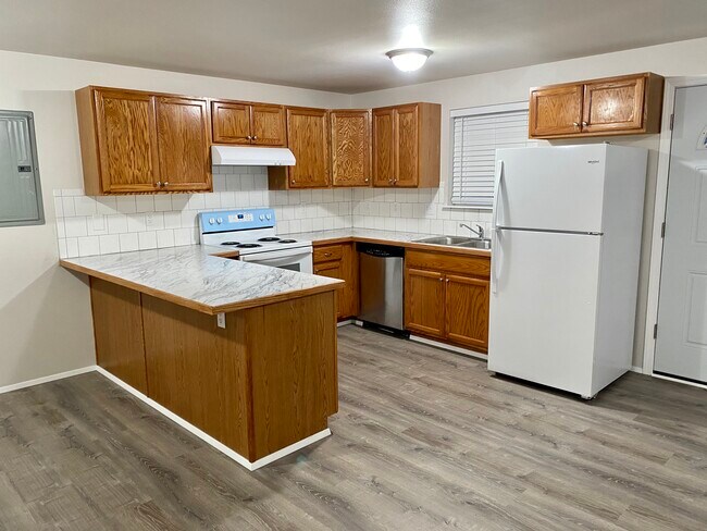 Kitchen - 6818 S J St
