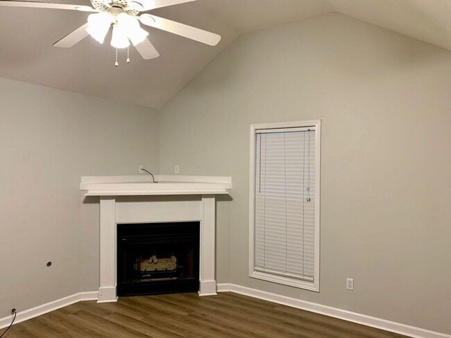Building Photo - 18 Long Meadow Dr