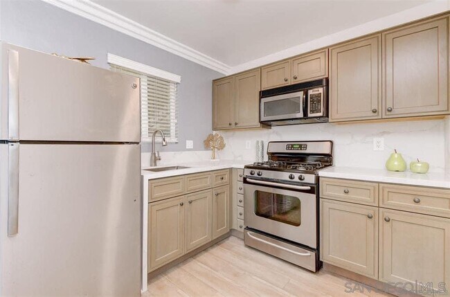Building Photo - 526 Calle Montecito