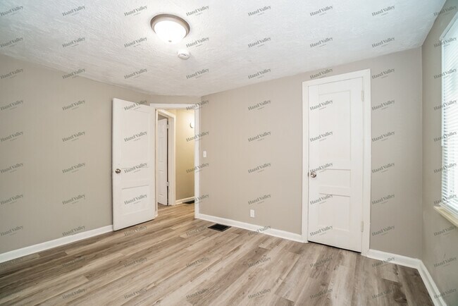 Building Photo - 1357 E Weber Rd