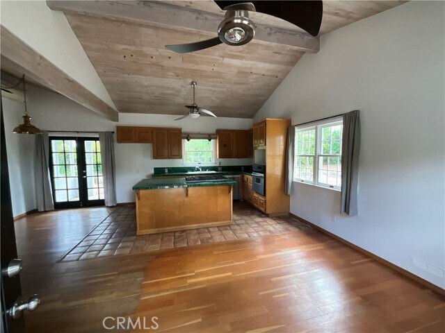 Building Photo - 2029 Las Palomas Dr
