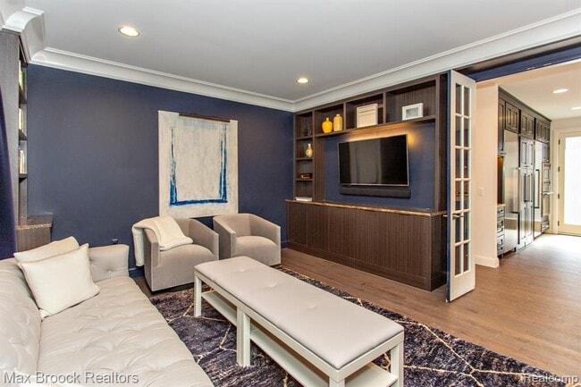 Building Photo - 25925 York Rd