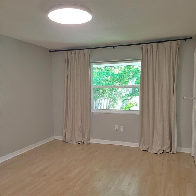 Building Photo - 924 La Costa Cir