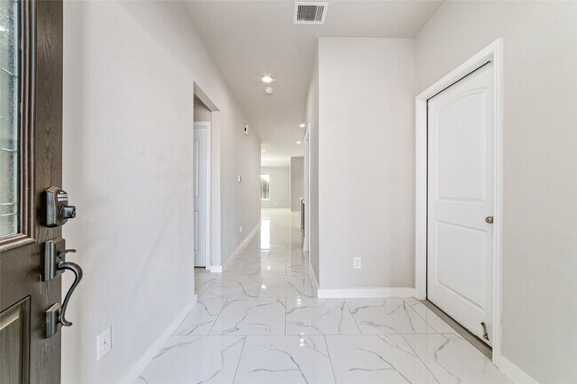 Building Photo - 5502 Creekside Ridge Trail