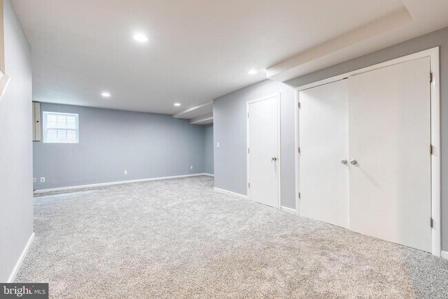Building Photo - 1669 Yorktown Ct