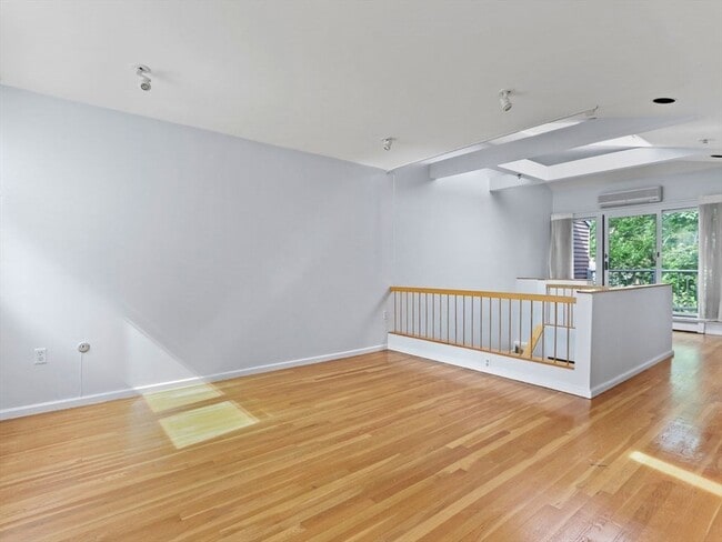 Building Photo - 336 Harvard St