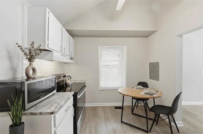 Building Photo - 154 Lawton St SW