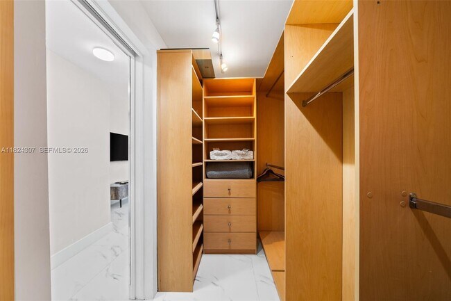 Building Photo - 17875 Collins Ave