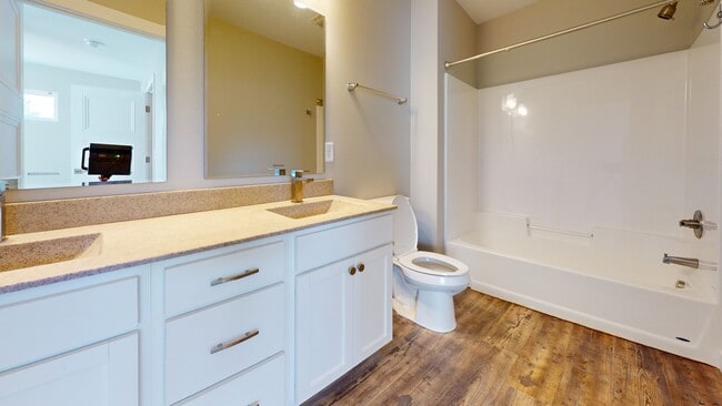 Building Photo - 207 Short St